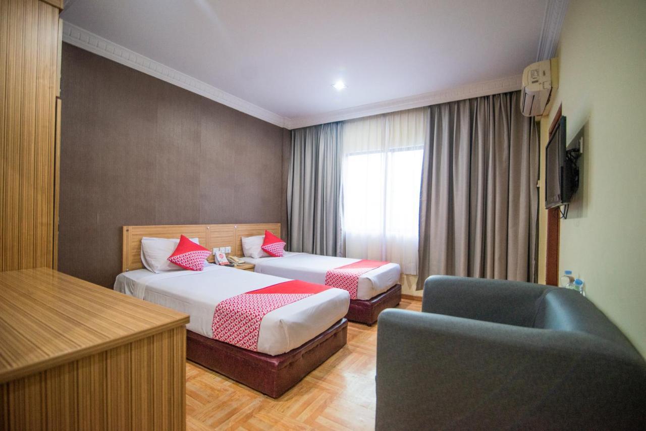 Halim Hotel Tanjung Pinang Exterior photo