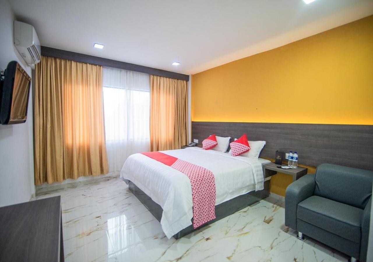 Halim Hotel Tanjung Pinang Exterior photo