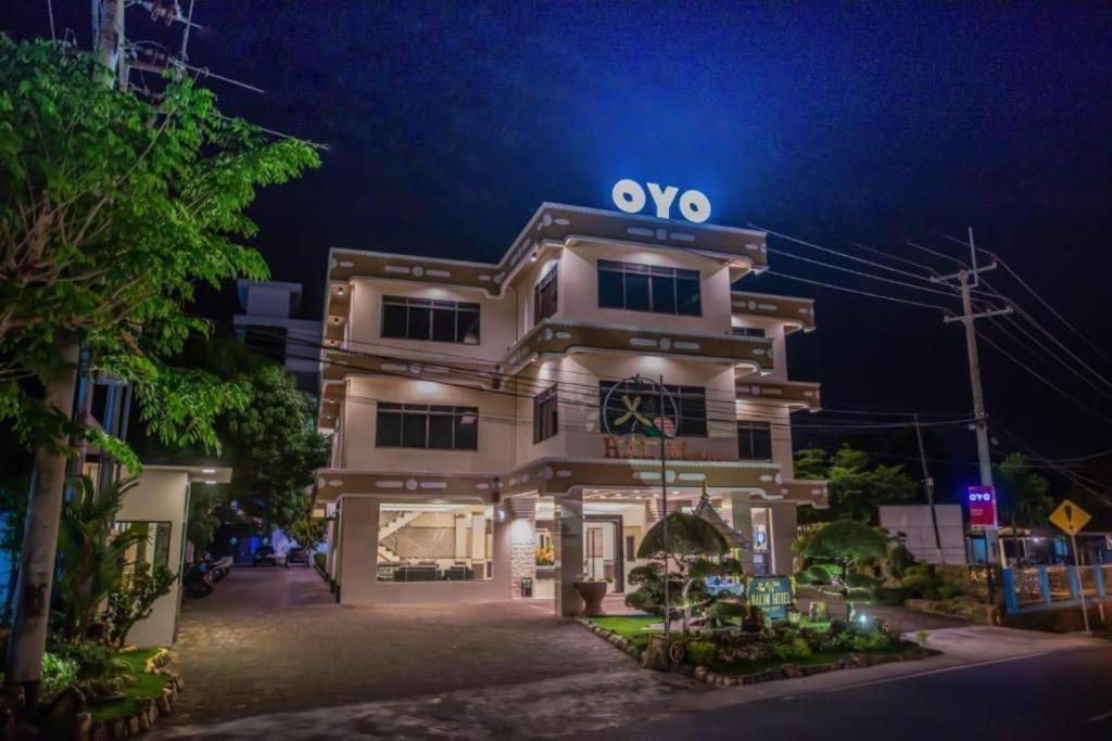 Halim Hotel Tanjung Pinang Exterior photo