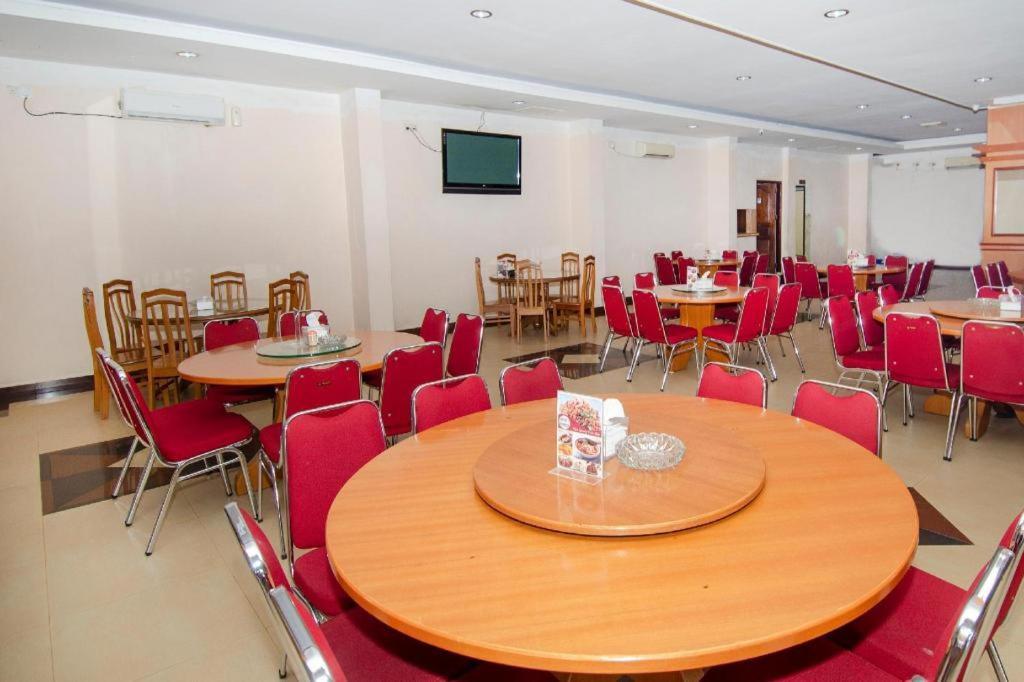 Halim Hotel Tanjung Pinang Exterior photo