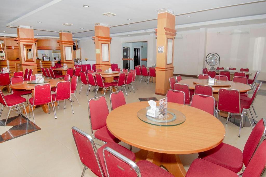 Halim Hotel Tanjung Pinang Exterior photo
