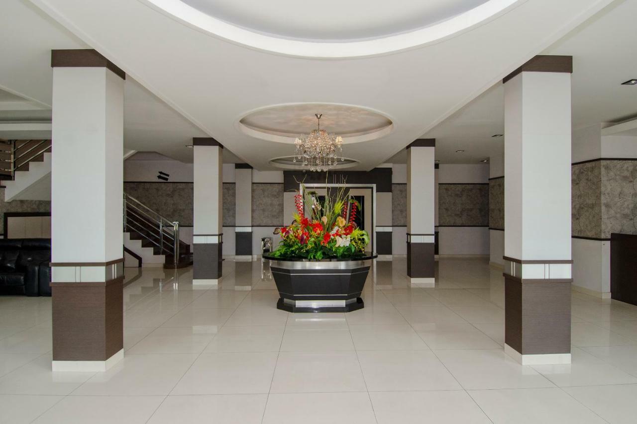 Halim Hotel Tanjung Pinang Exterior photo